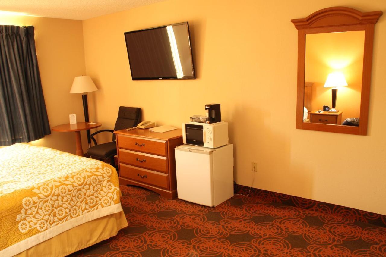 Days Inn By Wyndham Black River Falls - Access To Atv Trail Extérieur photo