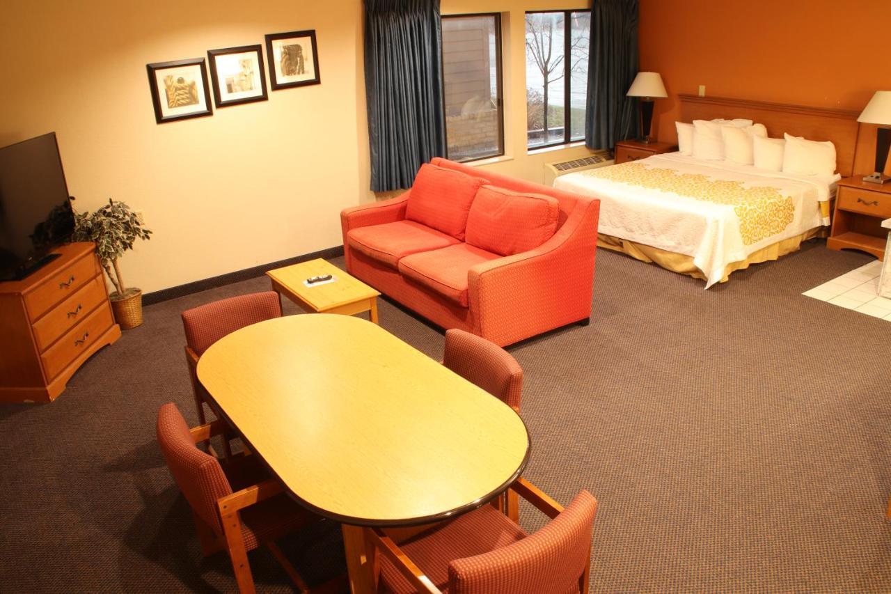 Days Inn By Wyndham Black River Falls - Access To Atv Trail Extérieur photo