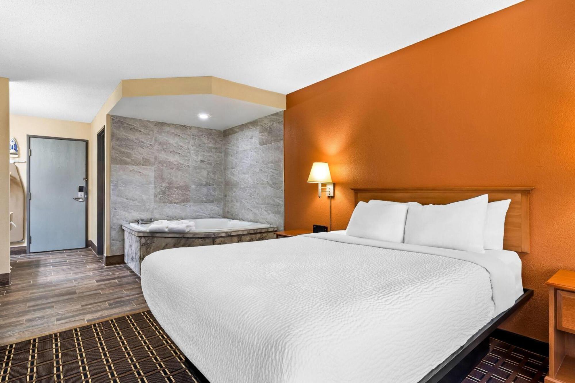 Days Inn By Wyndham Black River Falls - Access To Atv Trail Extérieur photo