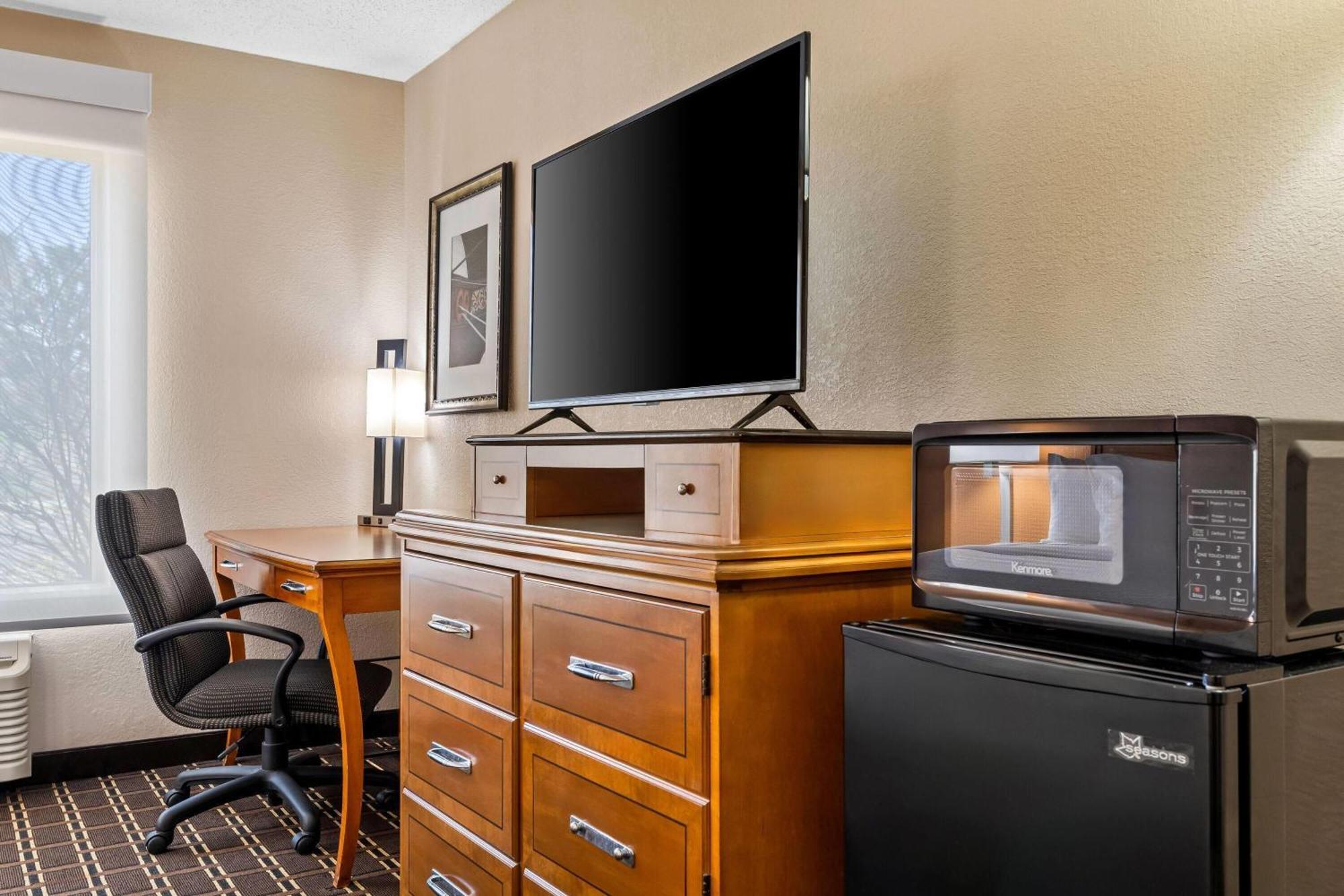 Days Inn By Wyndham Black River Falls - Access To Atv Trail Extérieur photo