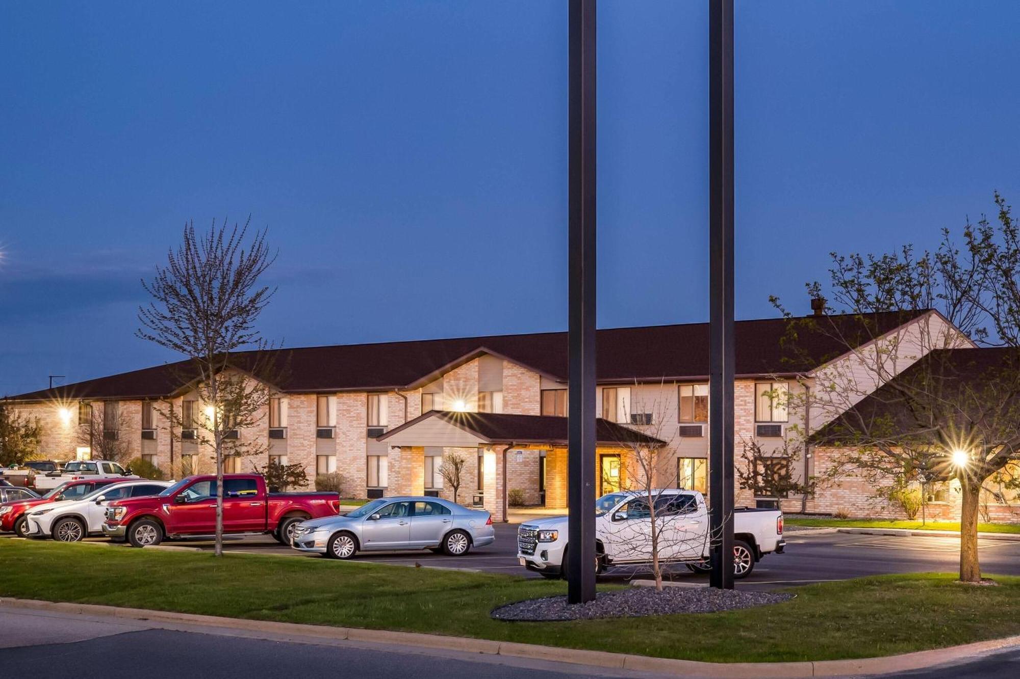 Days Inn By Wyndham Black River Falls - Access To Atv Trail Extérieur photo