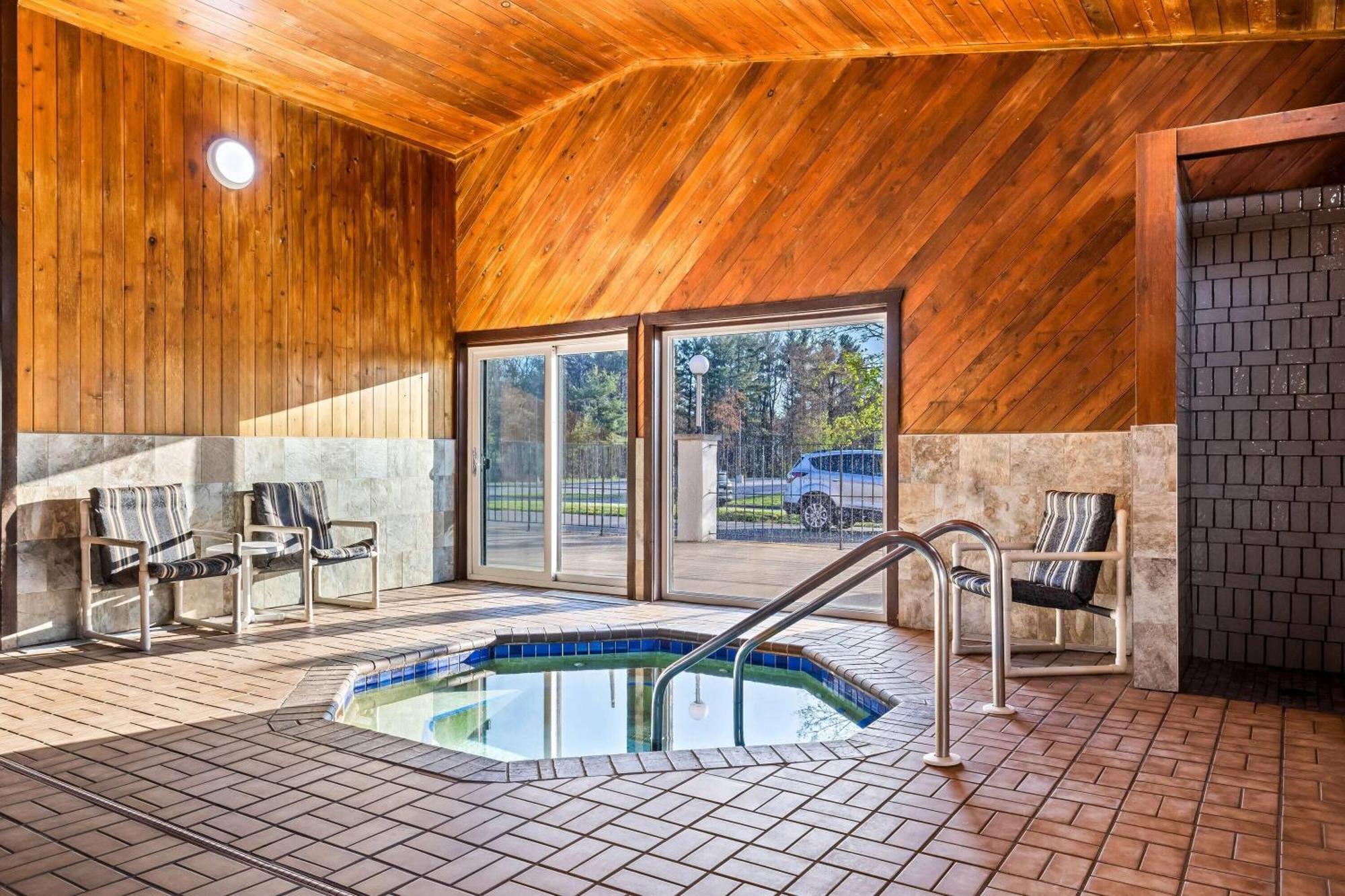 Days Inn By Wyndham Black River Falls - Access To Atv Trail Extérieur photo