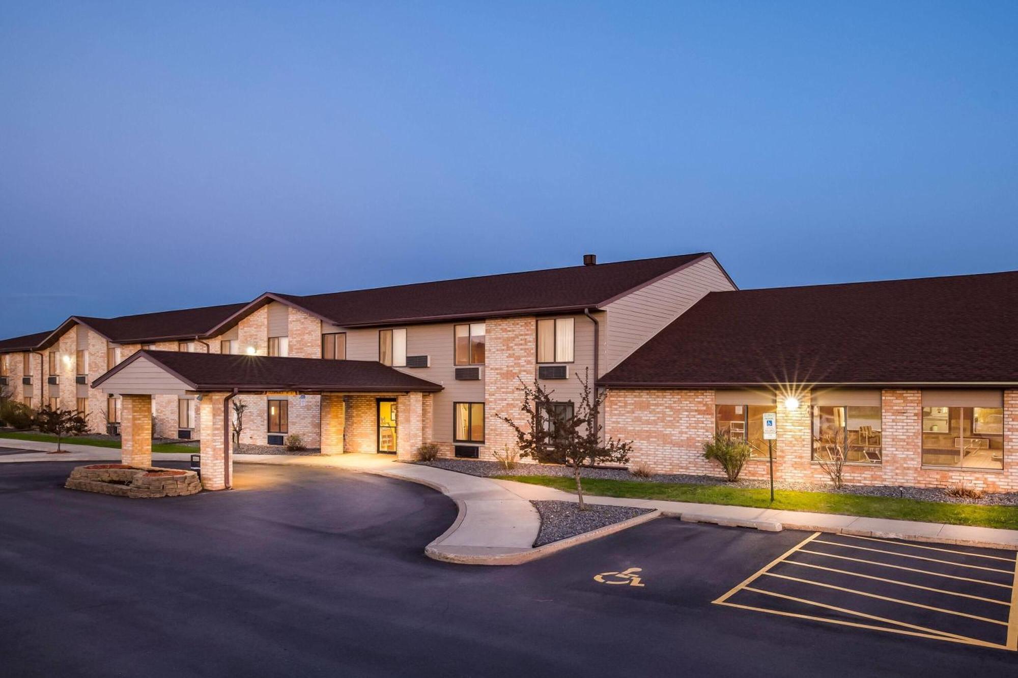 Days Inn By Wyndham Black River Falls - Access To Atv Trail Extérieur photo